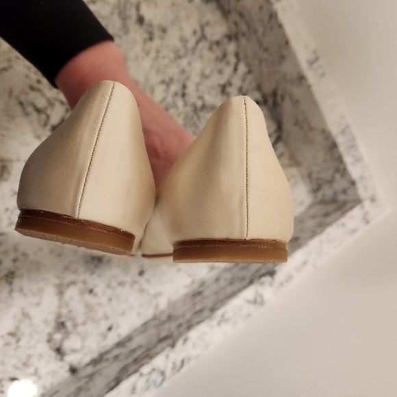 Badgley Mischka Womens Cream Satin Jeweled Wedding Party Flats Size 8.5m - Picture 5 of 12